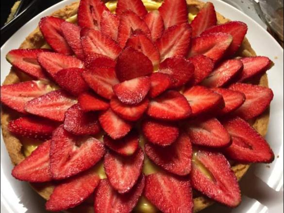 CROSTATA CON FRAGOLE E CREMA PASTICCERA