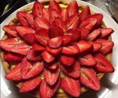 CROSTATA CON FRAGOLE E CREMA PASTICCERA