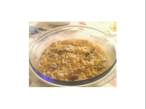 Zuppa di farro, peperoni e spezzatino.