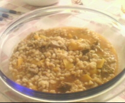 Zuppa di farro, peperoni e spezzatino.