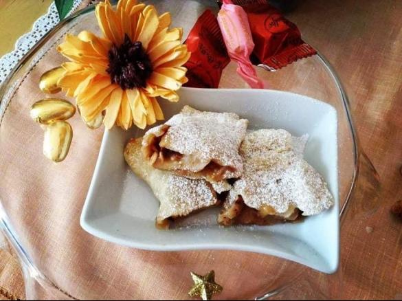 Mini Strudel fritti con fiocchi di avena pralinati e noci, scaglie di cocco e crema al pistacchio - contest strudel