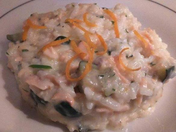 RISOTTO TROTA SALMONATA E  ZUCCHINE AROMATIZZATO ALL ARANCIA 