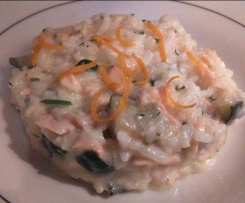 RISOTTO TROTA SALMONATA E  ZUCCHINE AROMATIZZATO ALL ARANCIA 