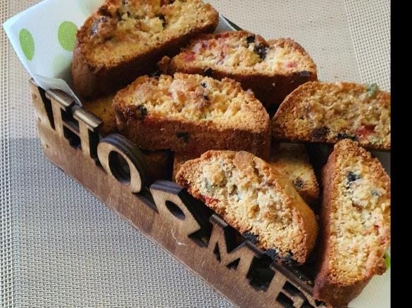 Cantucci morbidi ai canditi