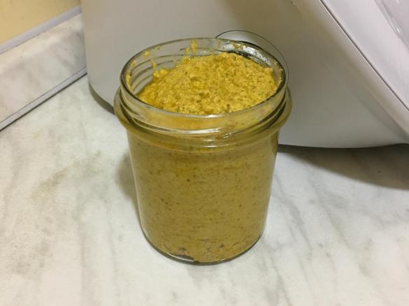 Pesto di carote e noci pecan