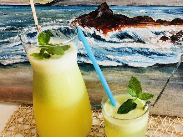 Succo alle prugne, zenzero e menta fresca