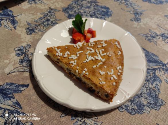 Torta senza glutine con con gocce di cioccolato e mirtilli