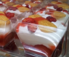 Dessert fragola e yogurt
