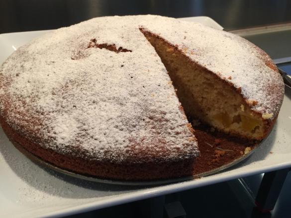 TORTA MORBIDA ALLE PESCHE E LIMONCELLO