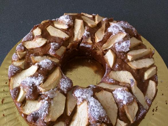 Ciambella mele e crema tuttasalute senza lattosio