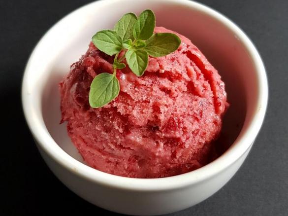 Gelato alle ciliegie