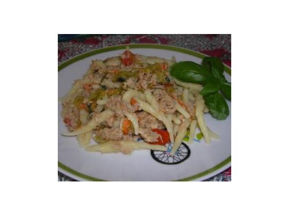 pasta fresca con fiori di zucca e tonno