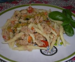 pasta fresca con fiori di zucca e tonno
