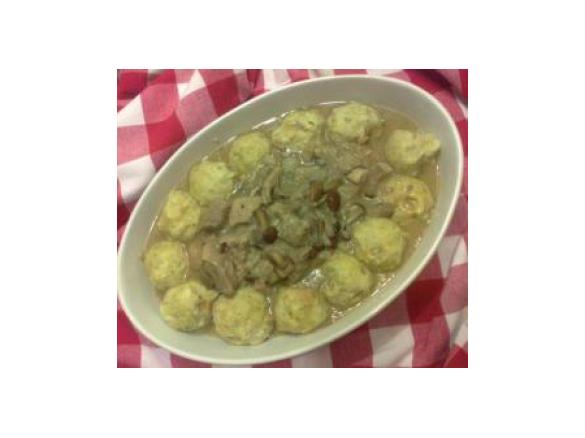 CANEDERLI AL FORMAGGIO con SPEZZATINO DI MAIALE, VITELLO e FUNGHI 