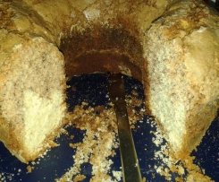 Ciambellone al cioccolato cotto nella pentola sul fornello