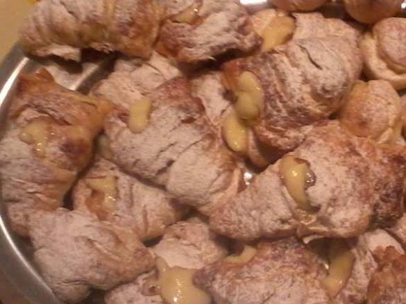 Sfogliatelle riccie con pasta choux e crema pasticcera 