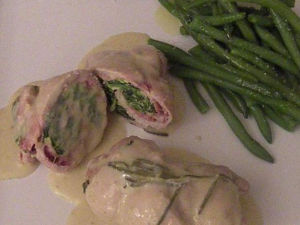 Involtini di vitello con fontina, cotto, frittata di spinaci al vapore con contorno di fagiolini