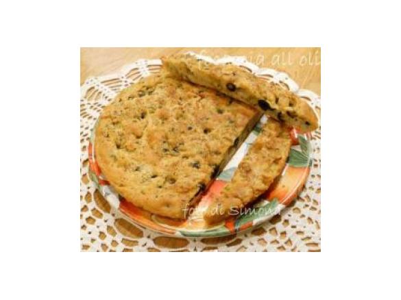 Focaccia all' acqua con olive e mozzarella