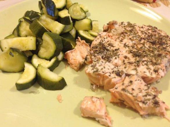 Salmone e zucchine cotte a varoma
