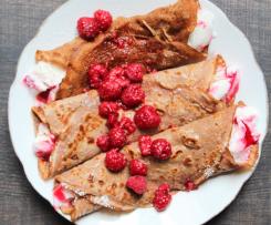 Contest Crepes- Crêpes alla farina di castagne e cacao, ripiene di gelato variegato e salsa cassis di lamponi- Per intolleranti al lattosio-