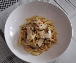 Strozzapreti al salmone e porcini