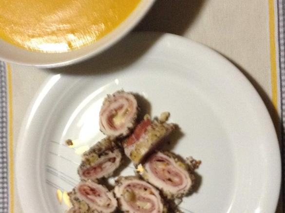 Involtini di pollo con nocciole e vellutata di carote