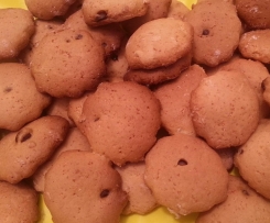 Biscotti friabili con gocce di cioccolato