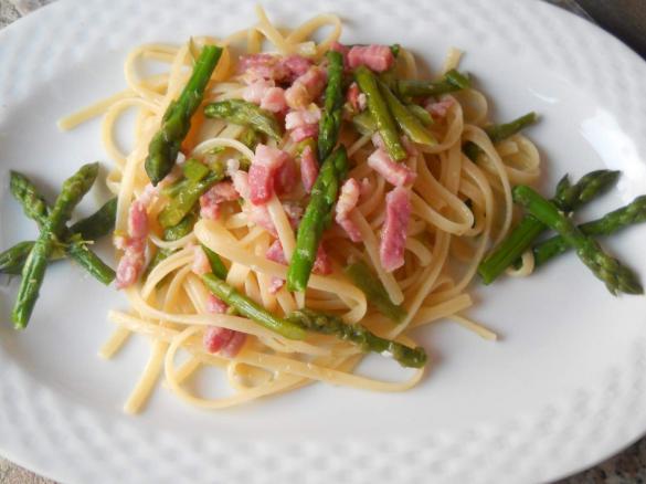 Linguine con Asparagi e Pancetta Affumicata 