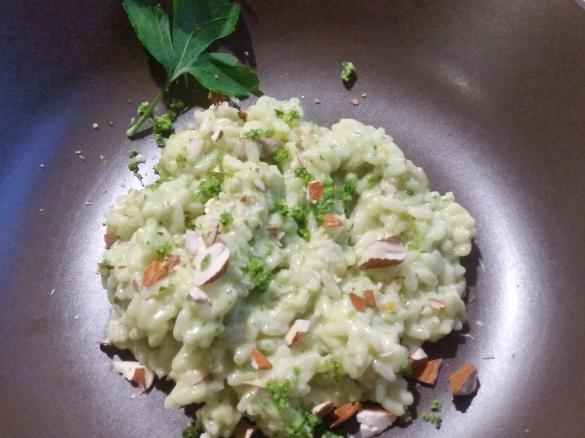 RIsotto al  Prezzemolo Mascarpone e Mandorle (a modo mio )