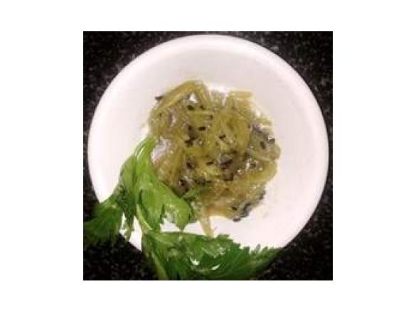 straccetti di sedano al sesamo nero