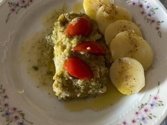 Filetti di merluzzo (surgelati) al vapore con contorno di patate semplici