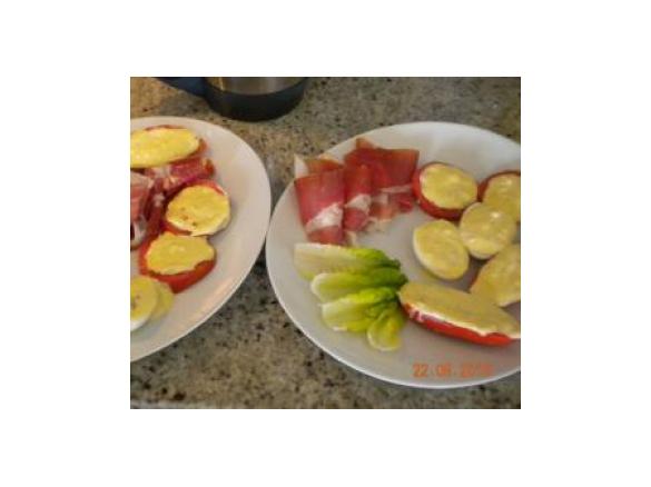 UOVA E POMODORI RIPIENI