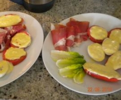 UOVA E POMODORI RIPIENI