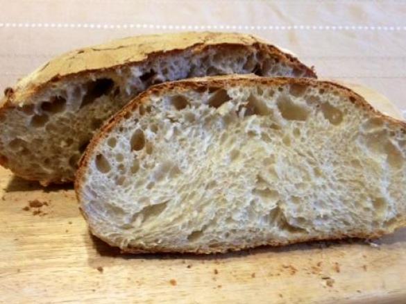 Pane con buconi e crosta croccante a lievitazione naturale