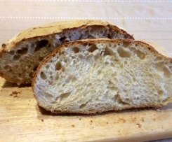 Pane con buconi e crosta croccante a lievitazione naturale