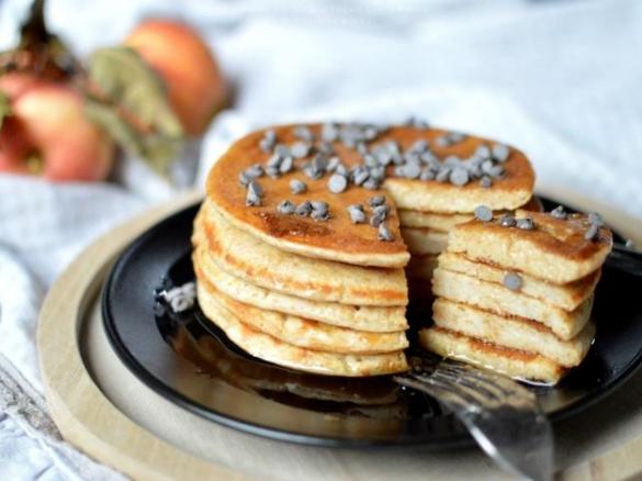 Pancakes con impasto alle mele e yogurt greco (senza uova e senza zucchero) - Contest Mele