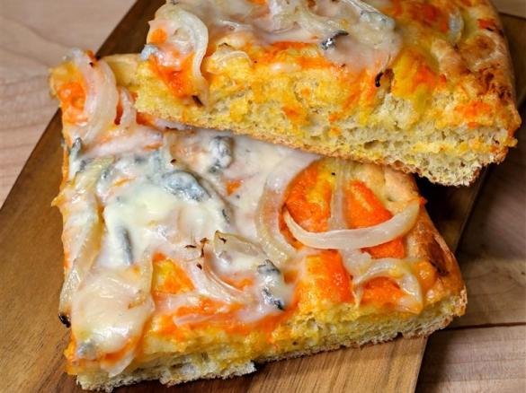 FOCACCIA ZUCCA CIPOLLA E GONGORZOLA