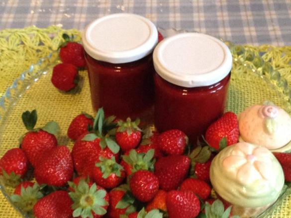 MARMELLATA DI FRAGOLE CON POCO ZUCCHERO ALLA VANIGLIA