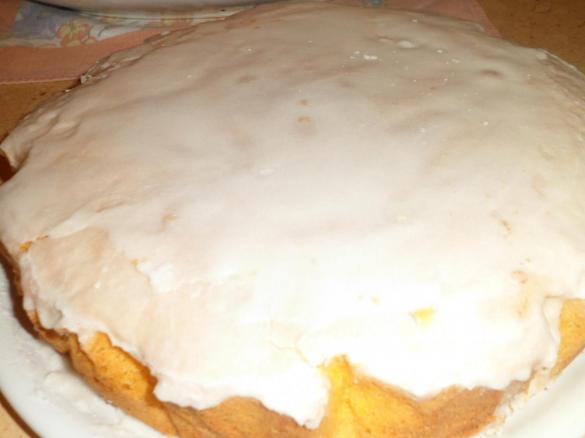 Torta al limone ricoperta di glassa