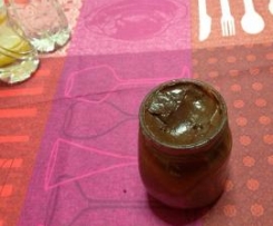 Crema di nocciole fondente