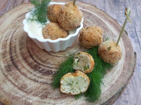 Polpettine con asparagi e petto di tacchino con salsa al pecorino