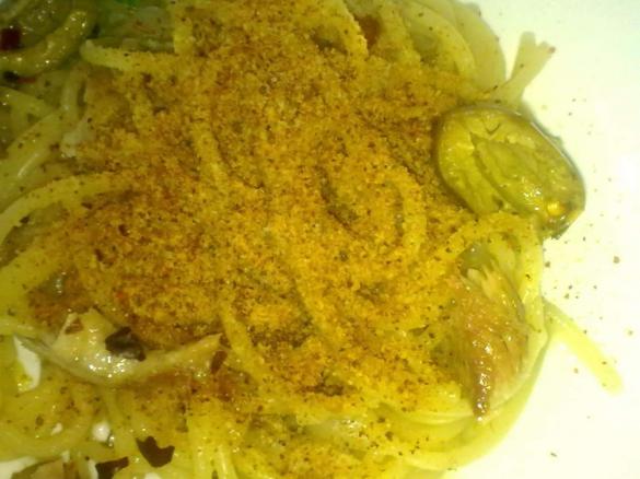 Spaghettoni allo sgombro, cipolla e rosmarino