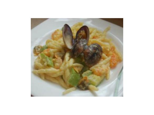 STROZZAPRETI DELICATI AI FRUTTI DI MARE