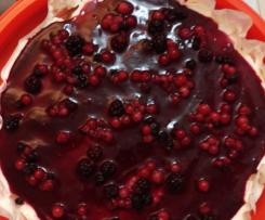 torta fredda allo yogurt con topping ai frutti di bosco