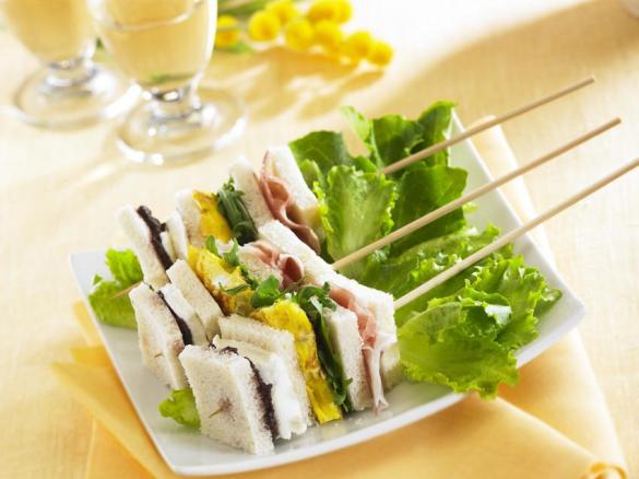 Spiedini di tartine mimosa