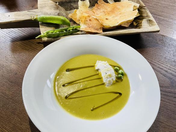 Vellutata di piselli 🫛 freschi e baccelli