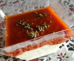 Coppette di yogurt greco e pomodoro