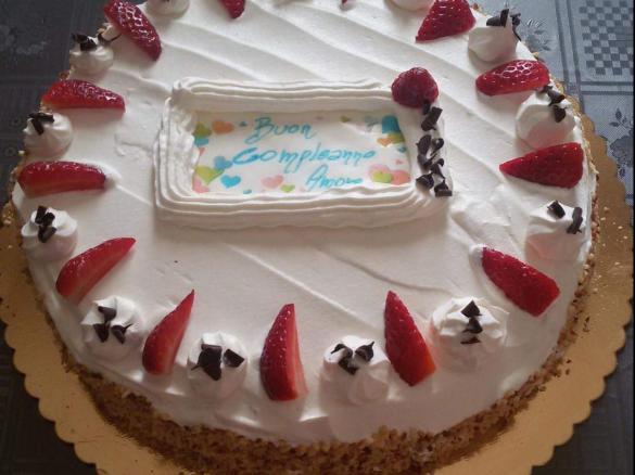 TORTA DI COMPLEANNO FRAGOLE E PANNA