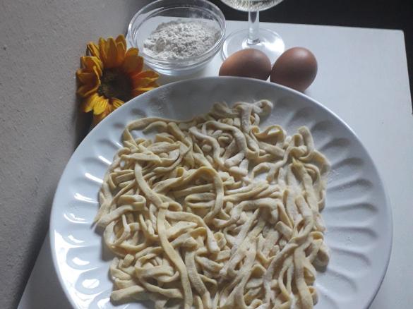Pasta  fresca allo spumante brut contest vino