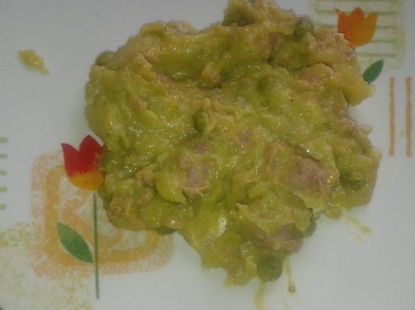 Spezzatino di salsiccia con patate e piselli